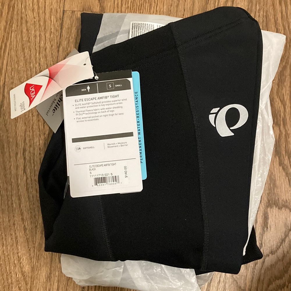 Brand new Pearl Izumi Men’s Elite Escape Amfib Tights In Black, size small.